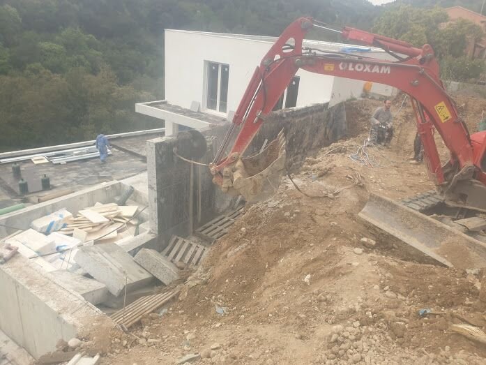 Terrassement pelleteuse — démolition gros oeuvre