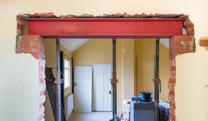 Pose poutre IPN rouge — ouverture mur porteur Nice